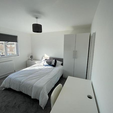 Double Room With Private Bathroom In Basingstoke Zewnętrze zdjęcie